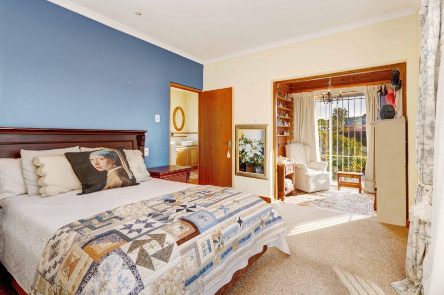 4 Bedroom Property for Sale in Van Riebeeckshof Western Cape